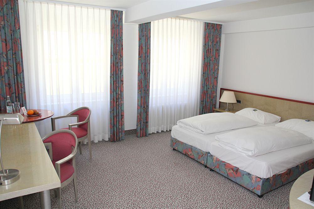 Leomar Hotel Ulm Exterior foto
